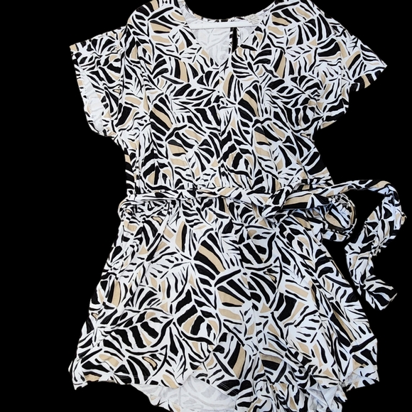 Loft Beach Romper Womens XL Black Beige White Flutter Sleeves Tie Belt vacay - Picture 6 of 15